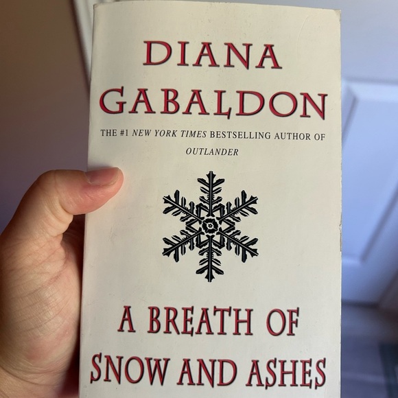 5/$25 A Breath of Snow and Ashes Book OUTLANDER SERIES book 📖 - Picture 1 of 6